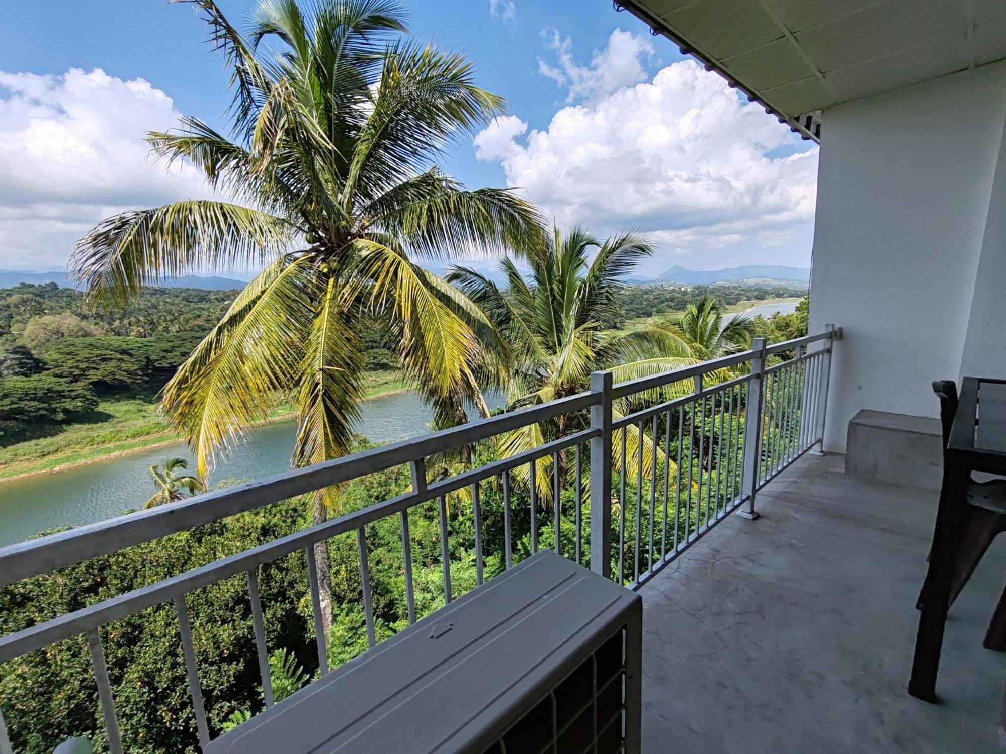 Mahaweli View Inn Kandy Exterior photo